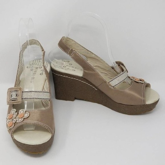 Bobbi Blu Cadwell Retro Sling Back Peep Toe Wedge Heel Shoes Tan Size 6.5 M - Picture 2 of 7